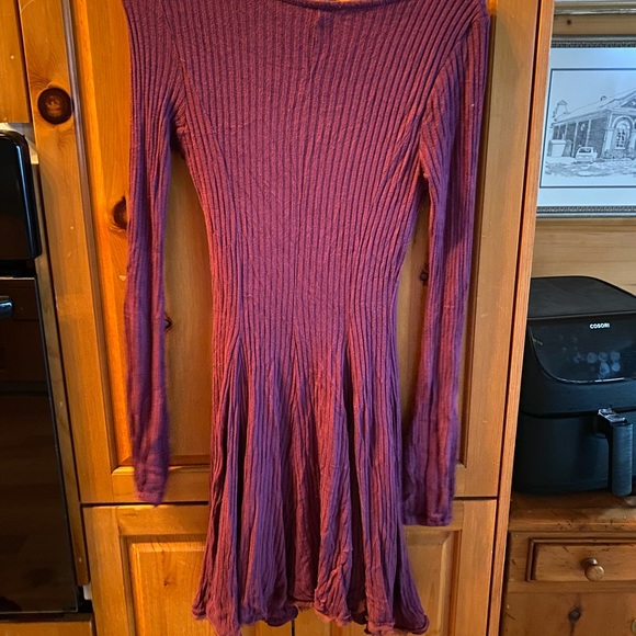 Maroon soft flattering long sleeve dress - Picture 2 of 2